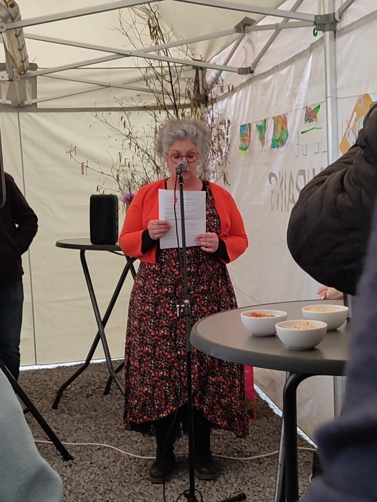 La directrice Madame Carole Vassart prononce un discours à l’occasion de l’inauguration…